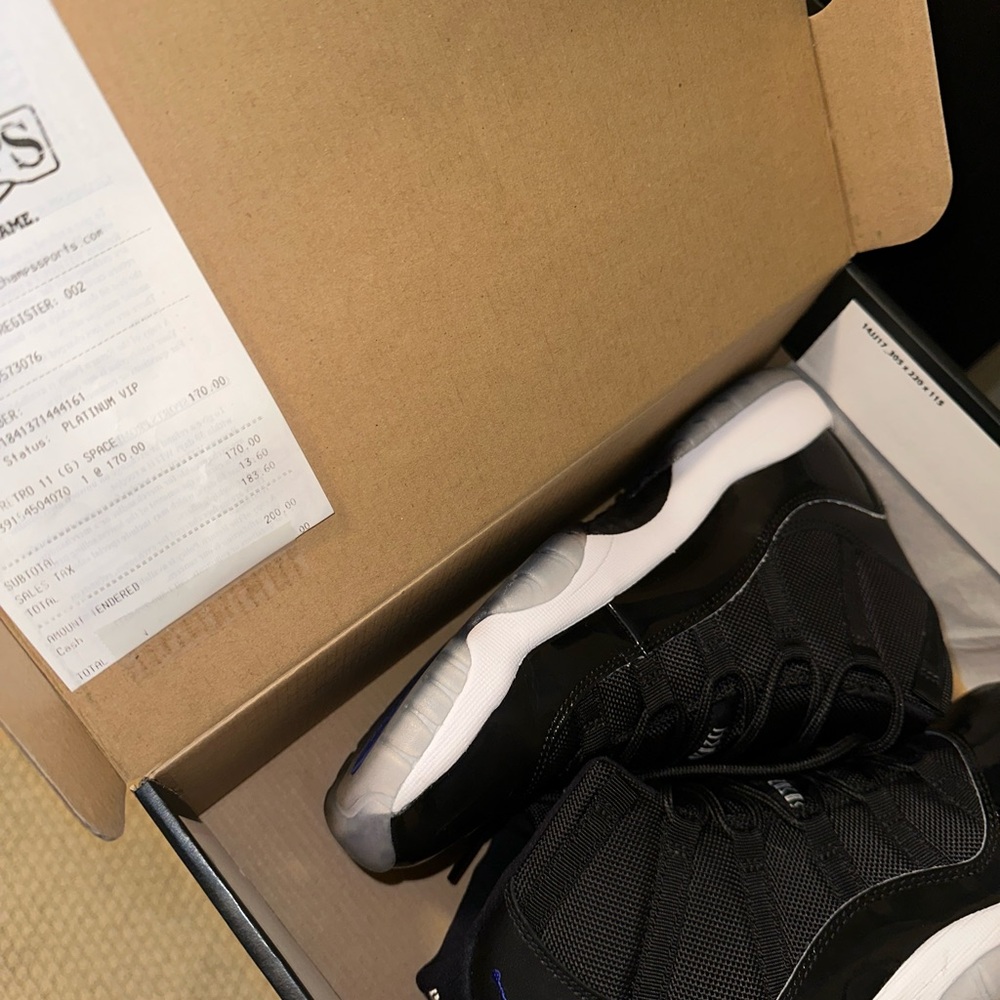 Retro 11 size 7 looks brand new in box